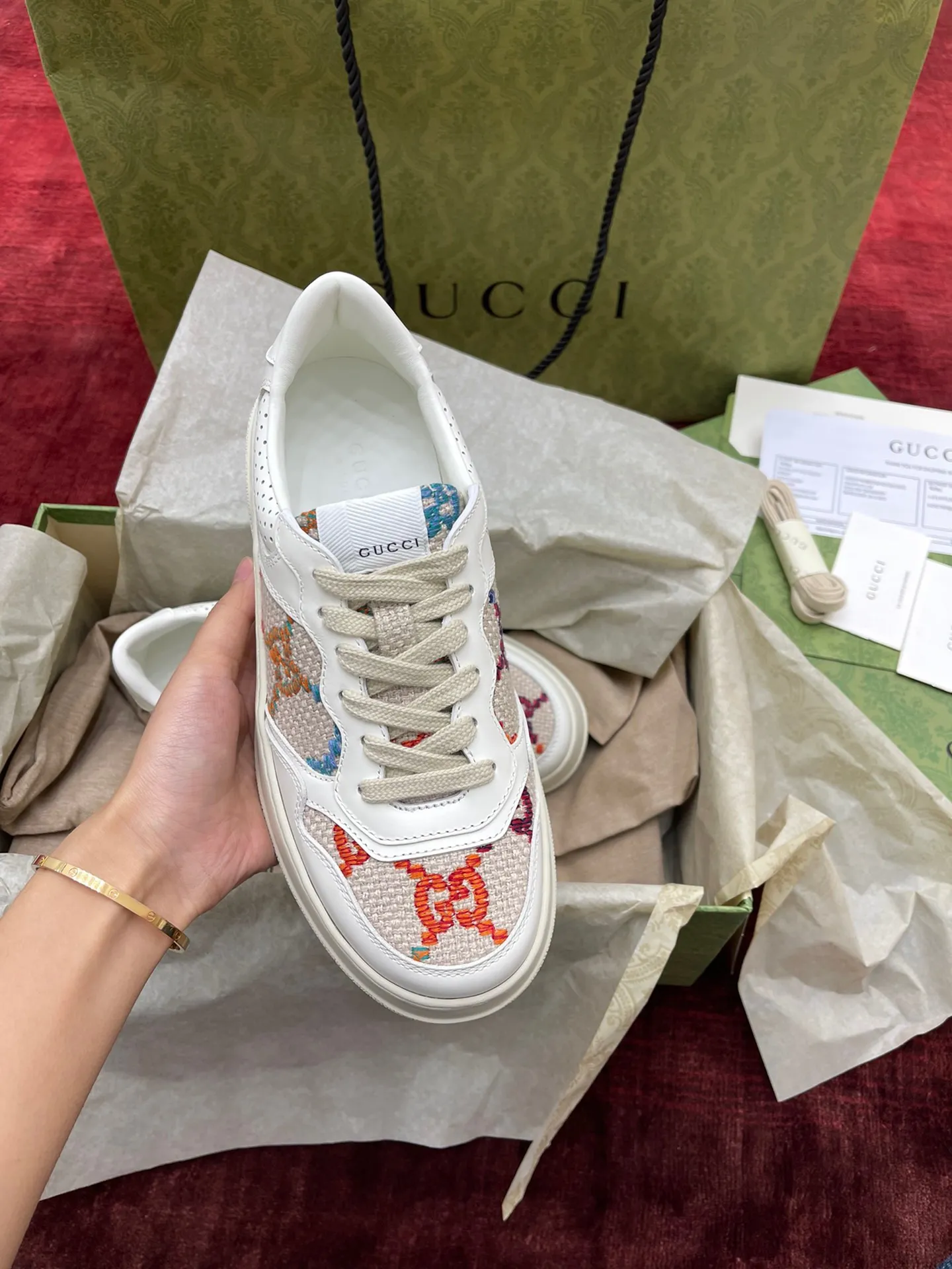 👟👟Ex-factory price 480👟👟 Gucc*i~~New upgraded version, original original color @GG couple's thick-soled shoes...biscuit shoes...white shoes...sneakers...flat shoes...catwalk style: celebrities, Internet celebrities, Xiaohongshu, etc. will definitely plant grass and call❤ Original customized cowhide fabric (classic old floral fabric, perforation, embossing process), the original bottom has a big logo, and there is a GG on the heel Logo, 5cm thick sole, classic Gucci webbing... Women's size 35-40, men's size 39-44